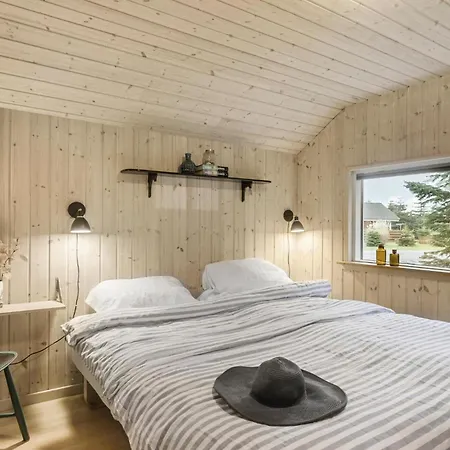 Casa de Férias 4 Bedroom Stunning In Vaeggerlose